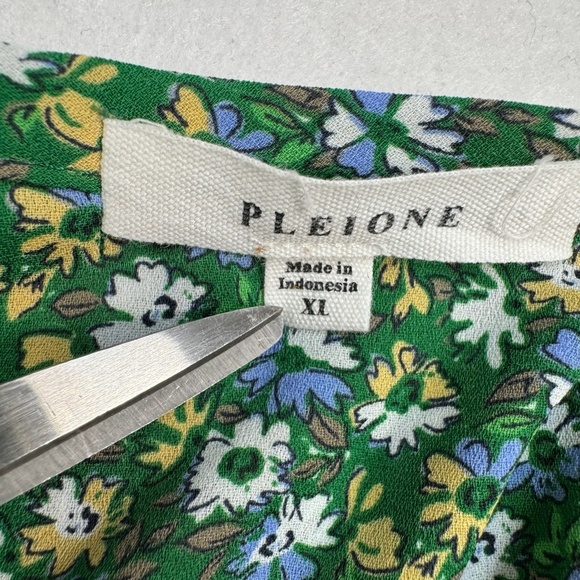 Pleione Ditsy Floral Long Sleeve Blouse Womens Size Xl Green V Neckline - Picture 3 of 7